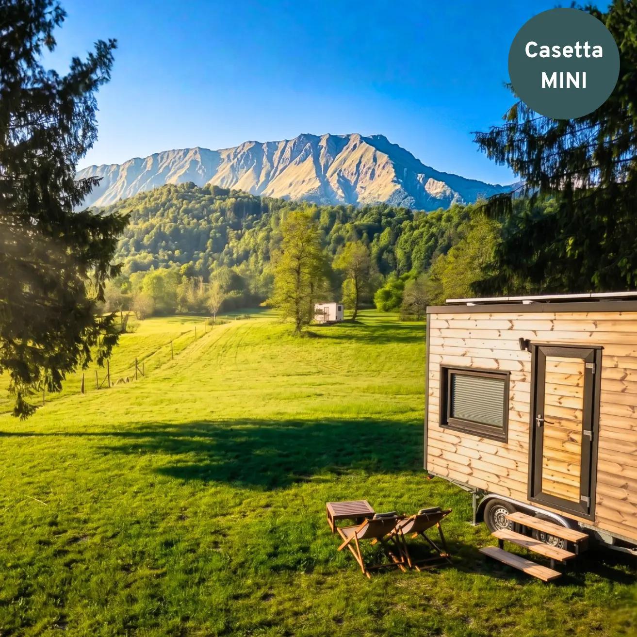 La casetta ecologica Friland Castagno incastonata tra i prati e la foresta dell'Oasi