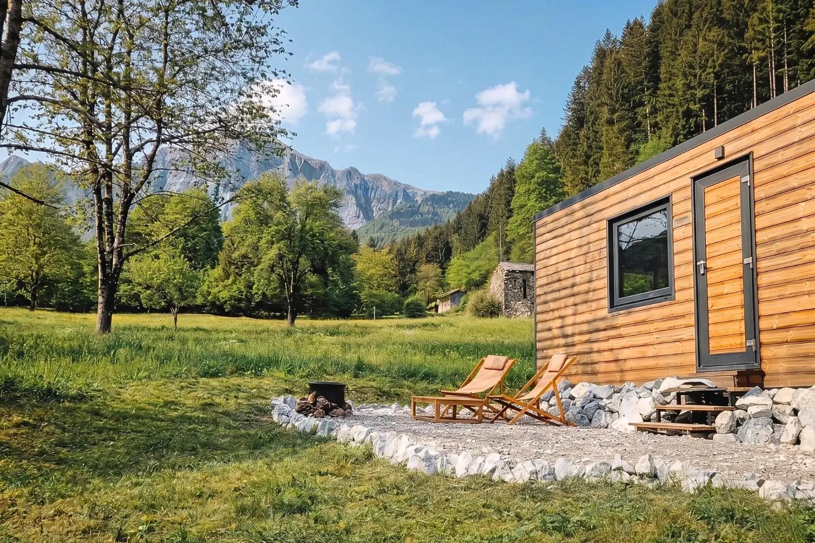 Außenansicht des Tiny House in Paluzza in den Karnischen Alpen im Buttal