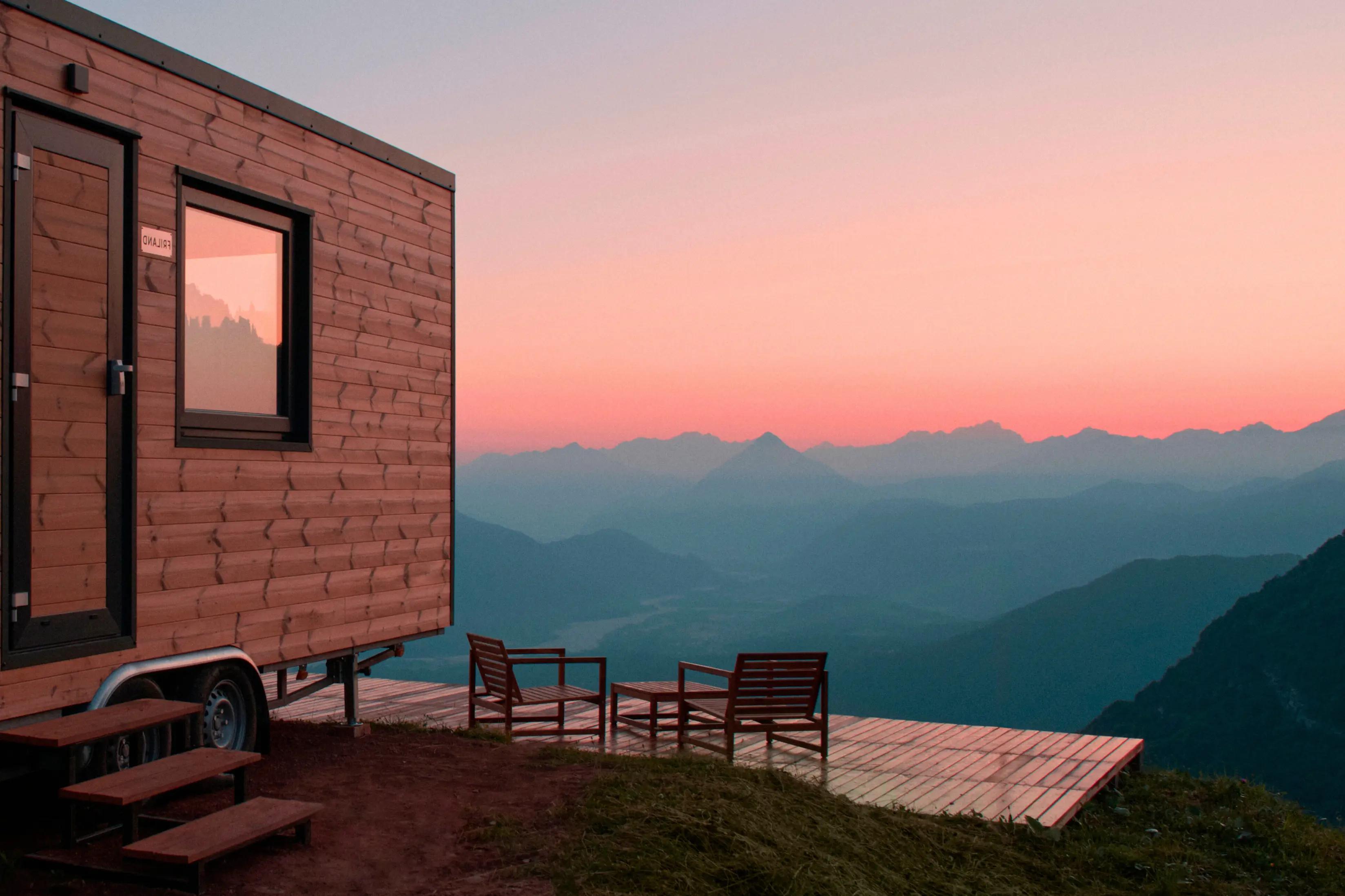 tramonto dalla tiny house sul monte pura